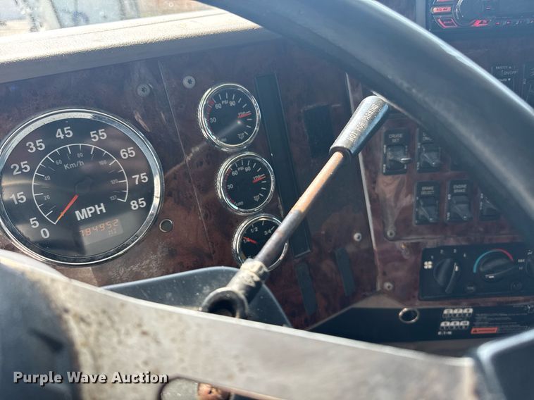 image for item DW1989 2007 International 9400I semi truck