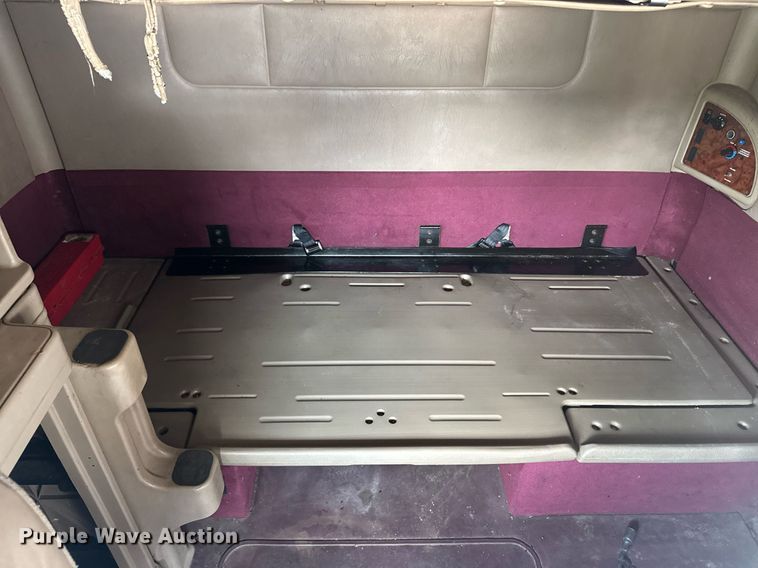 image for item DW1989 2007 International 9400I semi truck