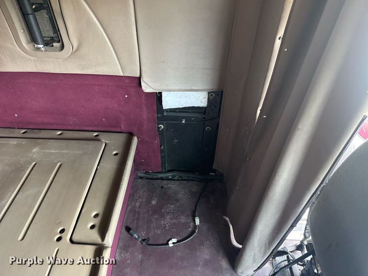 image for item DW1989 2007 International 9400I semi truck