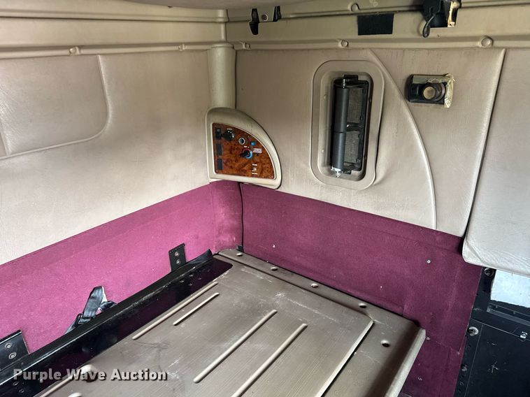 image for item DW1989 2007 International 9400I semi truck