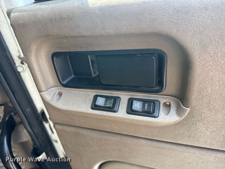 image for item DW1989 2007 International 9400I semi truck