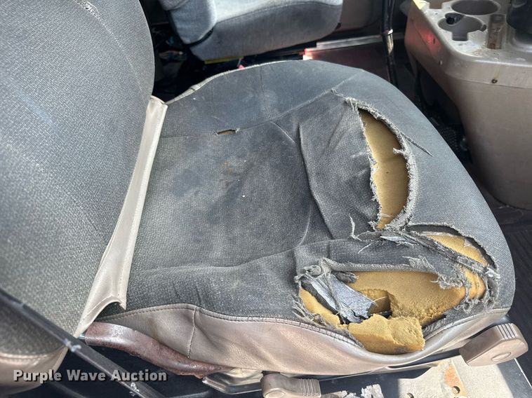 image for item DW1989 2007 International 9400I semi truck