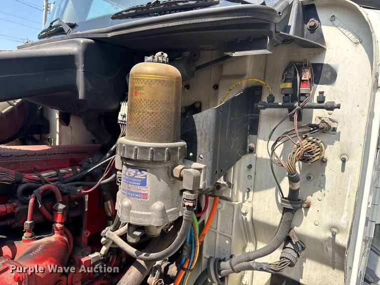 image for item DW1989 2007 International 9400I semi truck