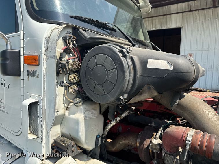 image for item DW1989 2007 International 9400I semi truck