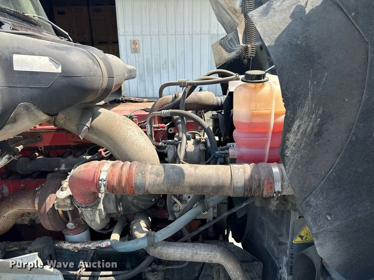 image for item DW1989 2007 International 9400I semi truck