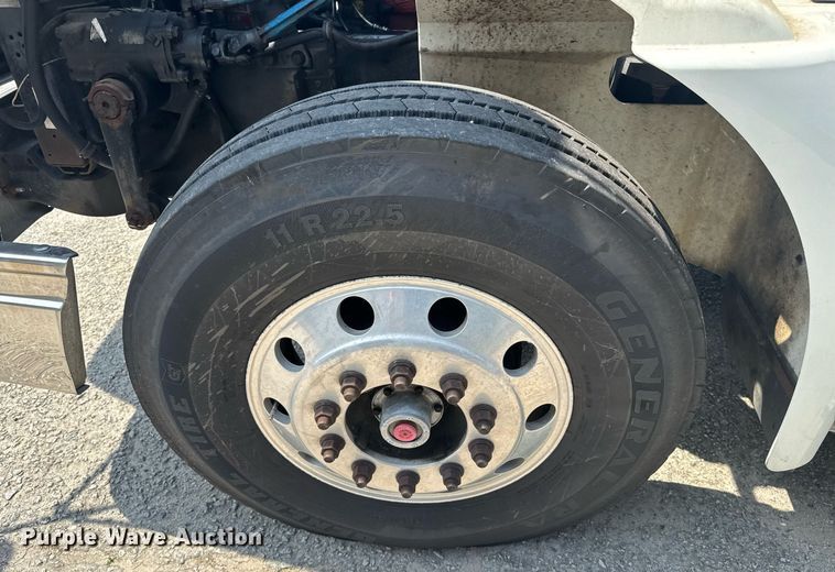 image for item DW1989 2007 International 9400I semi truck