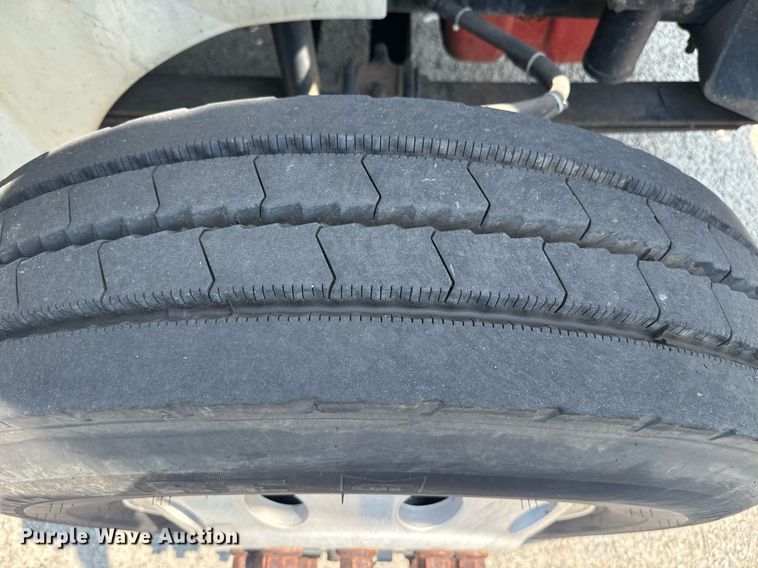 image for item DW1989 2007 International 9400I semi truck