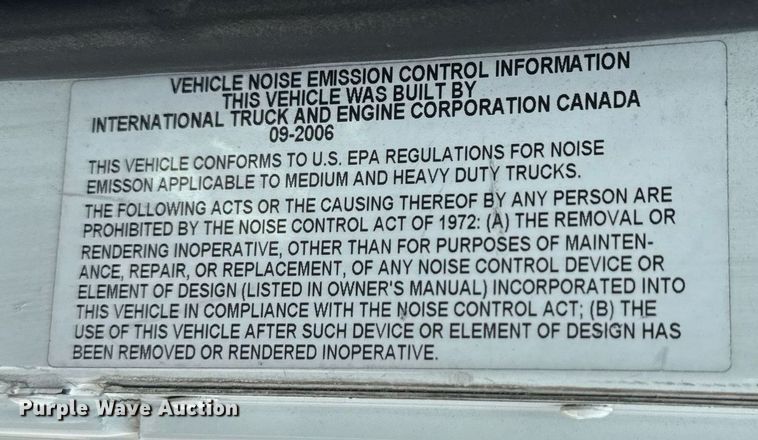 image for item DW1989 2007 International 9400I semi truck