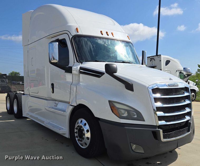 image for item DW7018 2018 Freightliner Cascadia semi truck