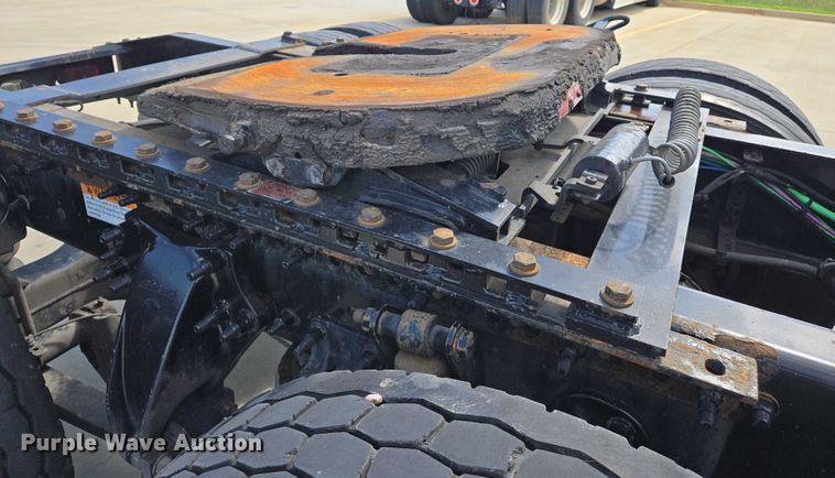 image for item DW7018 2018 Freightliner Cascadia semi truck