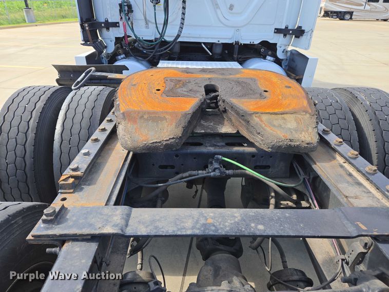 image for item DW7018 2018 Freightliner Cascadia semi truck