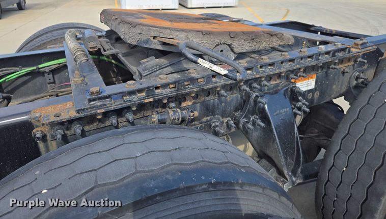 image for item DW7018 2018 Freightliner Cascadia semi truck