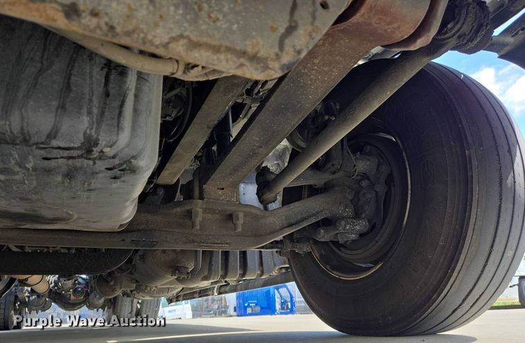 image for item DW7018 2018 Freightliner Cascadia semi truck