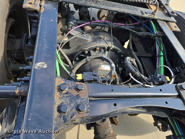 image for item DW7018 2018 Freightliner Cascadia semi truck