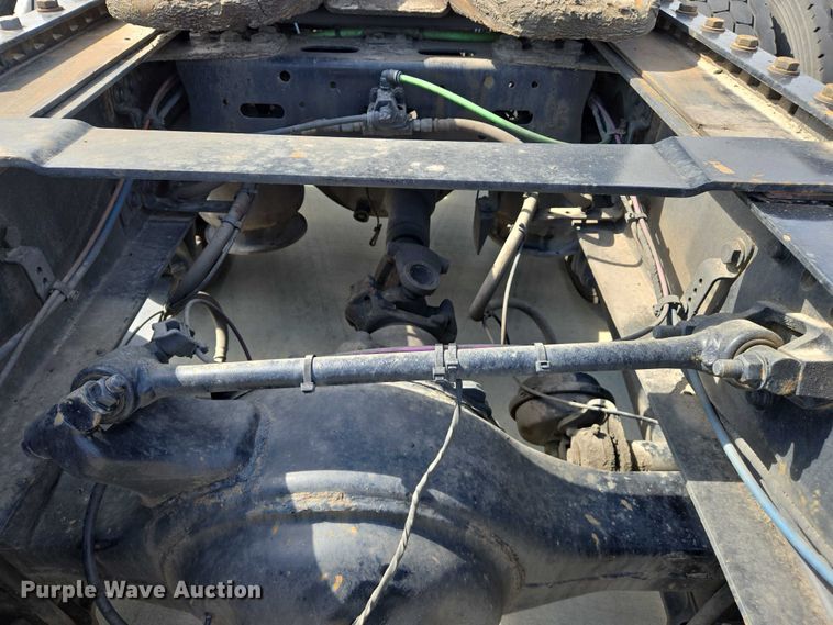 image for item DW7018 2018 Freightliner Cascadia semi truck