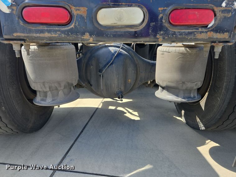 image for item DW7018 2018 Freightliner Cascadia semi truck