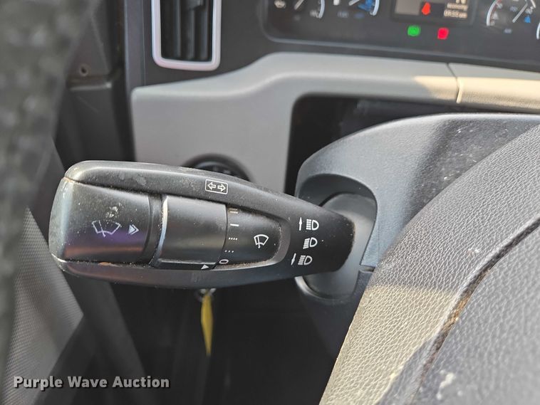 image for item DW7018 2018 Freightliner Cascadia semi truck