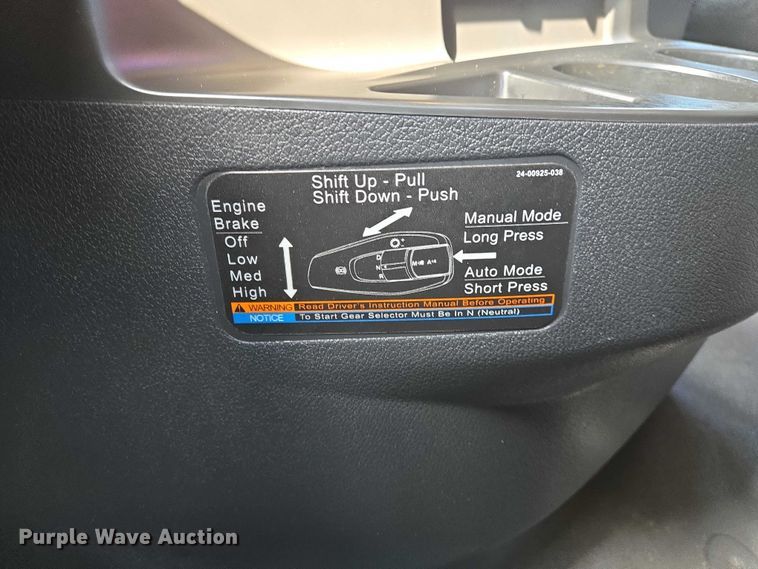 image for item DW7018 2018 Freightliner Cascadia semi truck