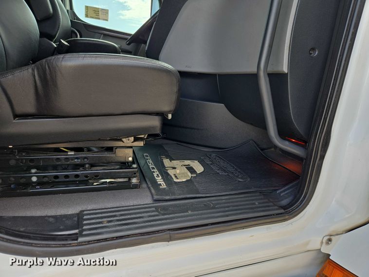 image for item DW7018 2018 Freightliner Cascadia semi truck