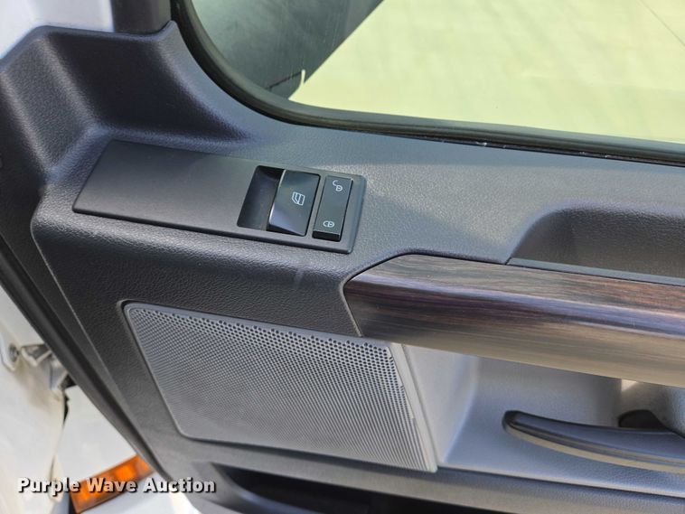 image for item DW7018 2018 Freightliner Cascadia semi truck