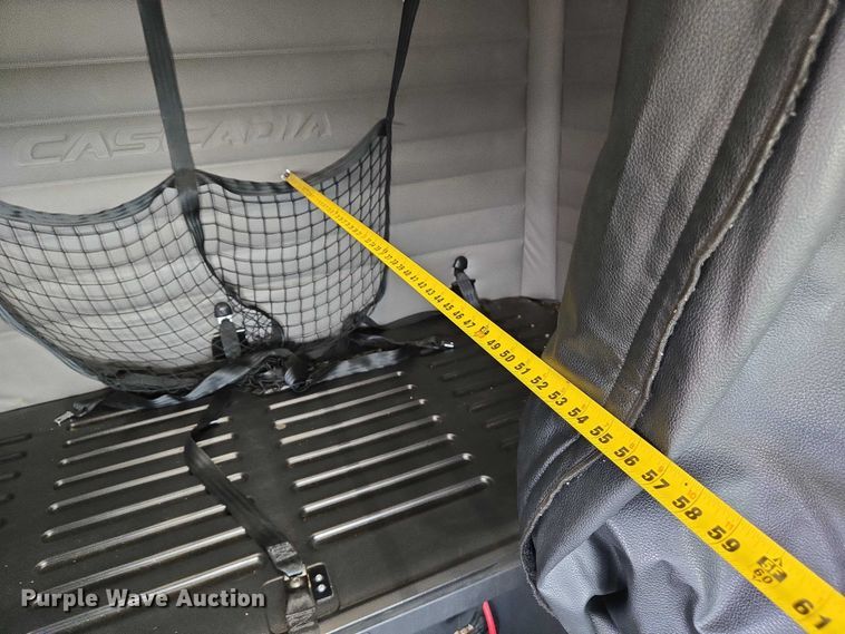 image for item DW7018 2018 Freightliner Cascadia semi truck