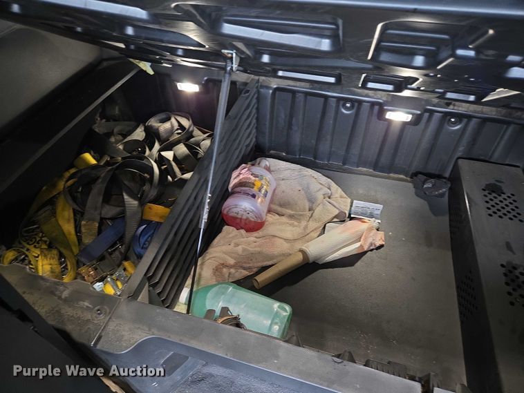 image for item DW7018 2018 Freightliner Cascadia semi truck