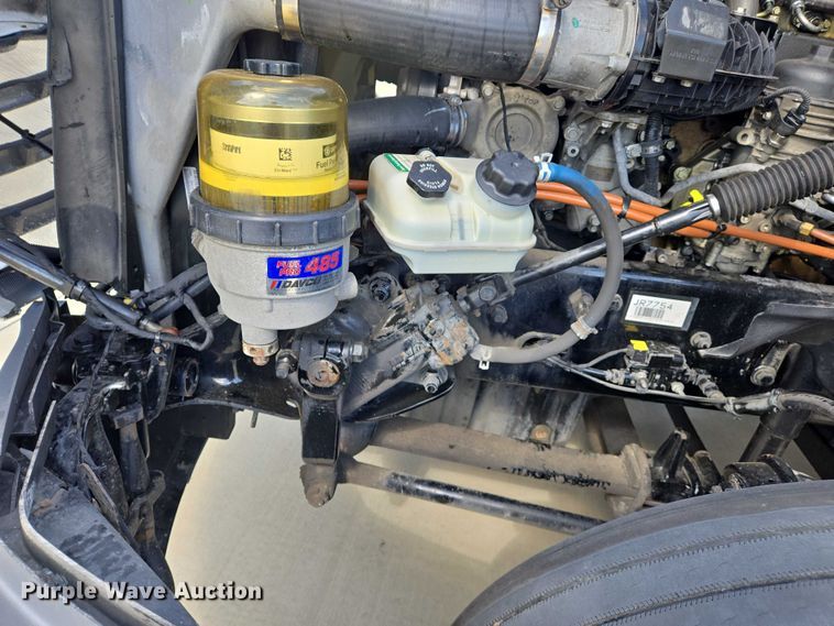 image for item DW7018 2018 Freightliner Cascadia semi truck