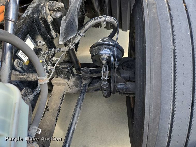 image for item DW7018 2018 Freightliner Cascadia semi truck