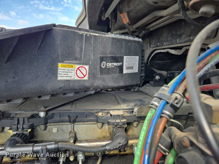 image for item DW7018 2018 Freightliner Cascadia semi truck