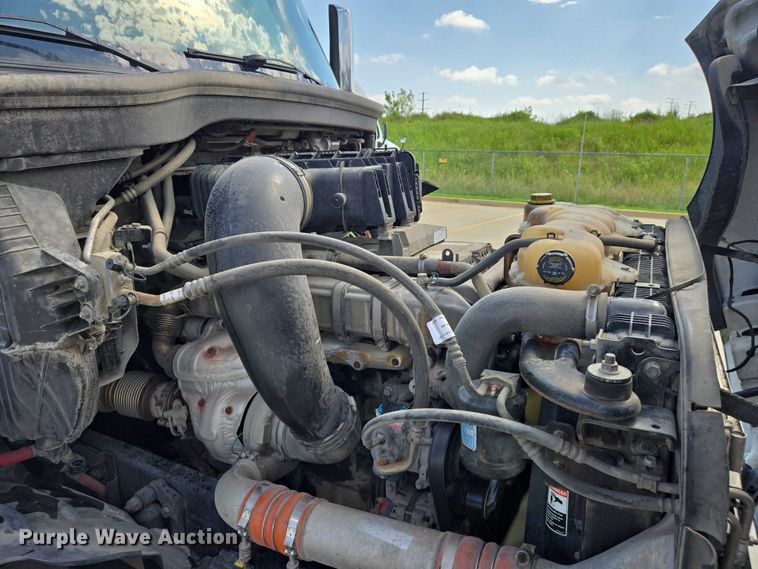 image for item DW7018 2018 Freightliner Cascadia semi truck