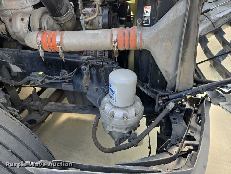 image for item DW7018 2018 Freightliner Cascadia semi truck