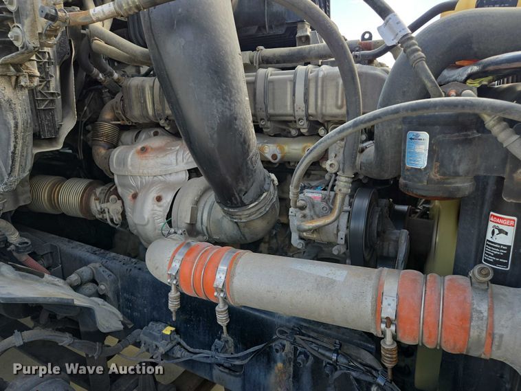 image for item DW7018 2018 Freightliner Cascadia semi truck