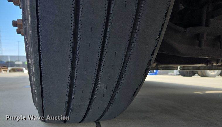 image for item DW7018 2018 Freightliner Cascadia semi truck