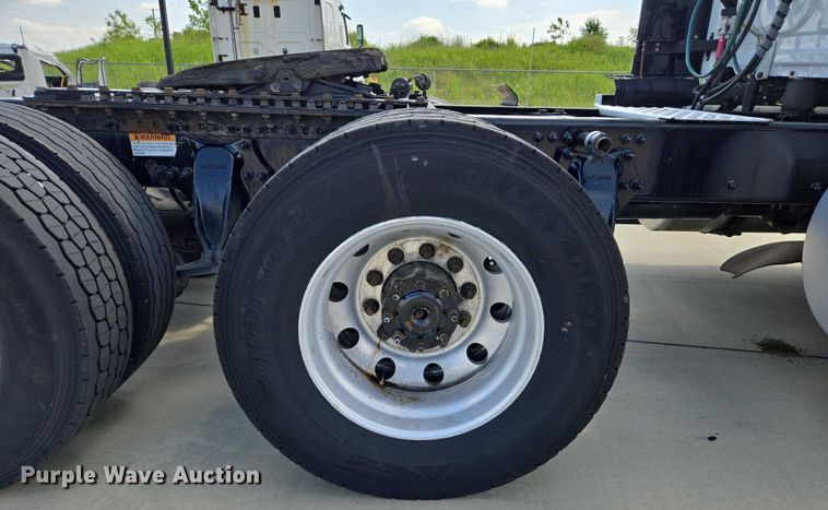 image for item DW7018 2018 Freightliner Cascadia semi truck