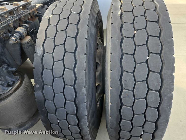 image for item DW7018 2018 Freightliner Cascadia semi truck