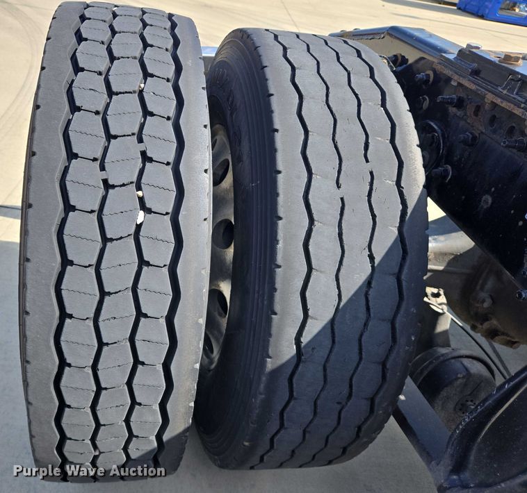 image for item DW7018 2018 Freightliner Cascadia semi truck