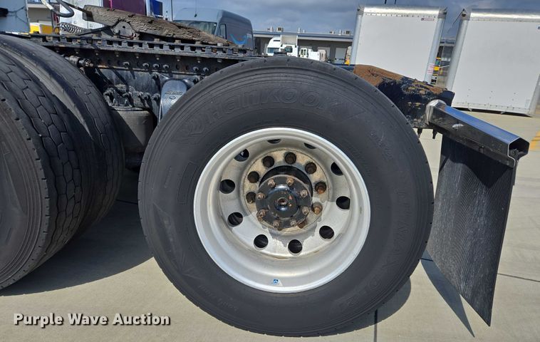 image for item DW7018 2018 Freightliner Cascadia semi truck