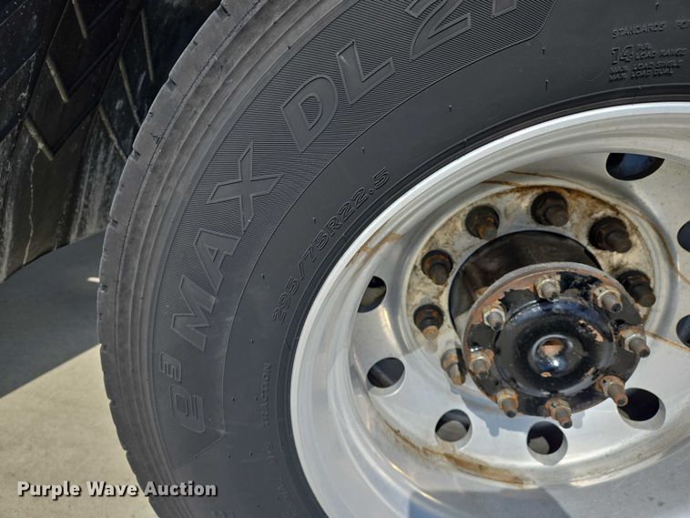 image for item DW7018 2018 Freightliner Cascadia semi truck