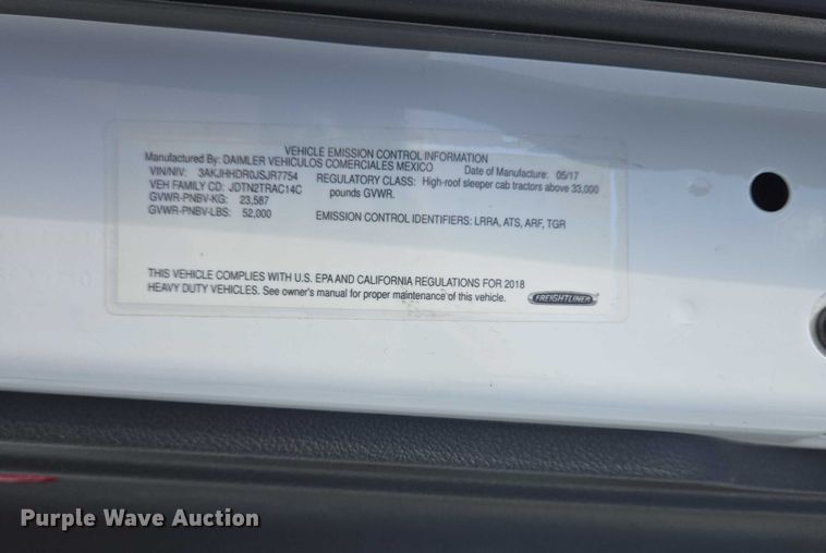 image for item DW7018 2018 Freightliner Cascadia semi truck