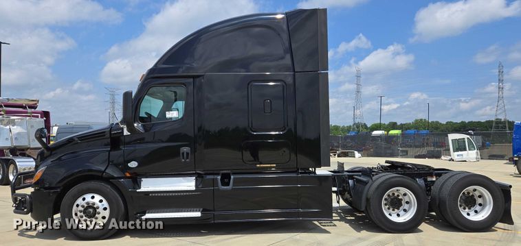 image for item DW7019 2018 Freightliner Cascadia semi truck