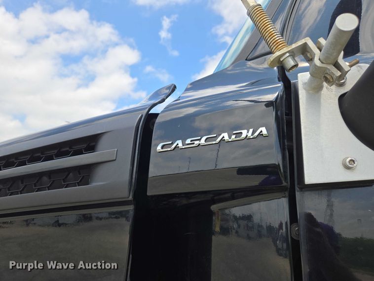 image for item DW7019 2018 Freightliner Cascadia semi truck