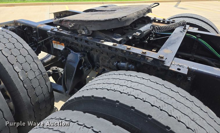 image for item DW7019 2018 Freightliner Cascadia semi truck