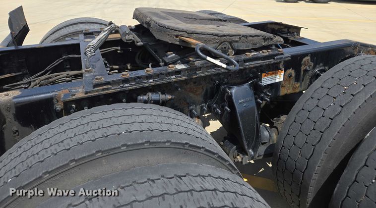 image for item DW7019 2018 Freightliner Cascadia semi truck