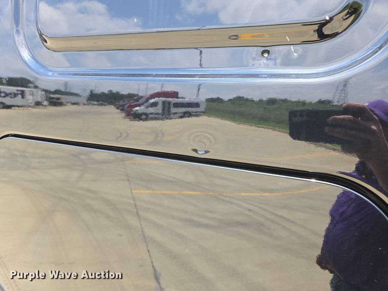 image for item DW7019 2018 Freightliner Cascadia semi truck