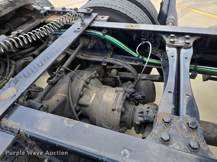 image for item DW7019 2018 Freightliner Cascadia semi truck