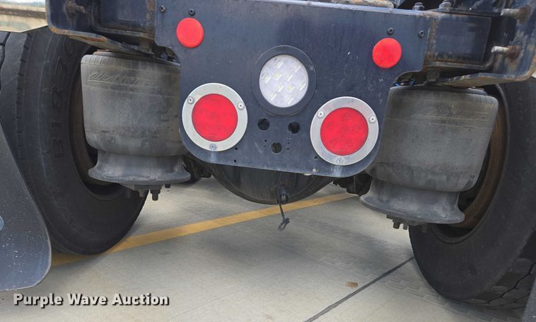 image for item DW7019 2018 Freightliner Cascadia semi truck