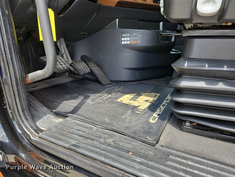 image for item DW7019 2018 Freightliner Cascadia semi truck