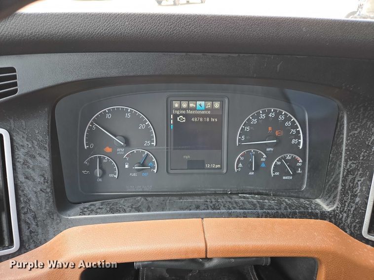 image for item DW7019 2018 Freightliner Cascadia semi truck