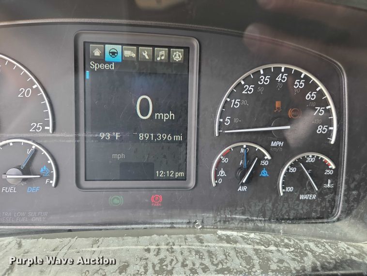 image for item DW7019 2018 Freightliner Cascadia semi truck