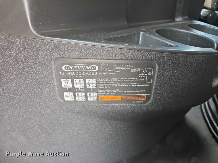 image for item DW7019 2018 Freightliner Cascadia semi truck